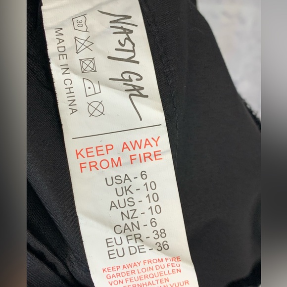 Nasty Gal Long Sleeve Petite Knot Front Cut Out Crop Top Black Size US 6 - Picture 9 of 13